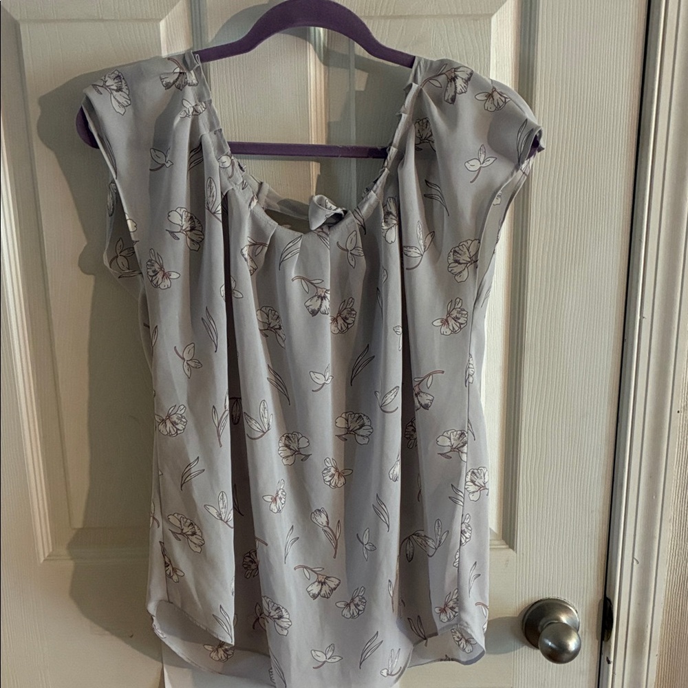 Lauren Conrad floral blouse medium